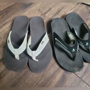 2 Pairs of Reef Flip flops